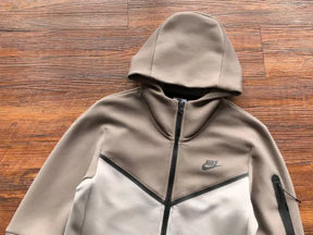 Nike Tech Fleece Beige