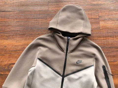 Nike Tech Fleece Beige